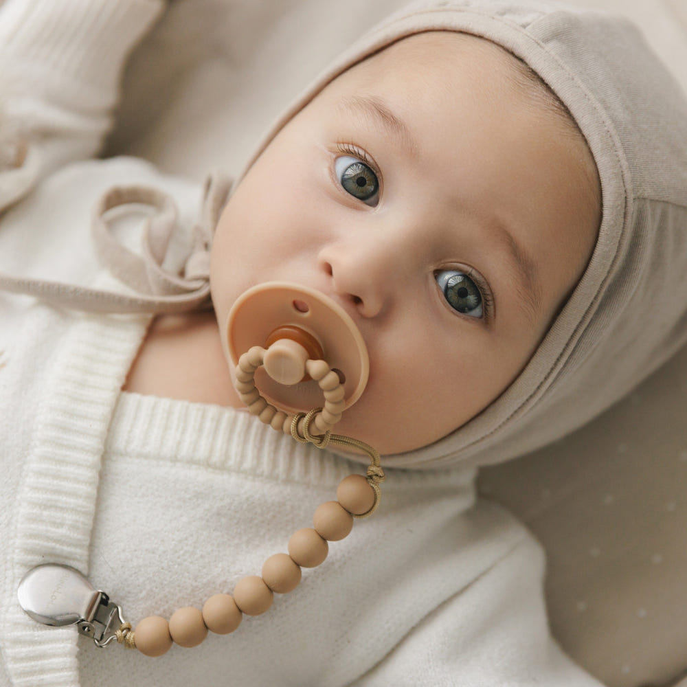 Luladream Pacifier and Clip Set for babies, featuring a safe and stylish design in a main product image.