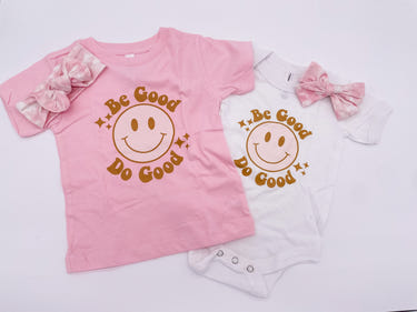 Smiley WHITE Onesie for babies - Short Sleeve Bodysuit, perfect for comfort and style.