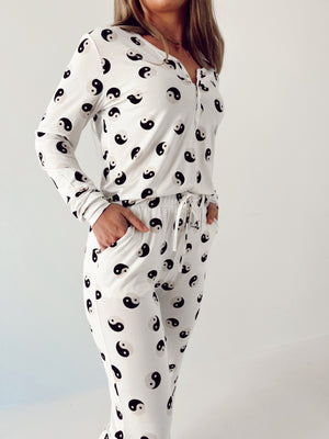 Women's Long Sleeve Bamboo Pajama | Black & White Yin Yang