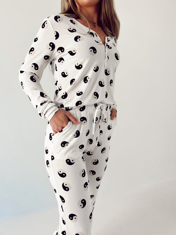 Women's Long Sleeve Bamboo Pajama | Black & White Yin Yang