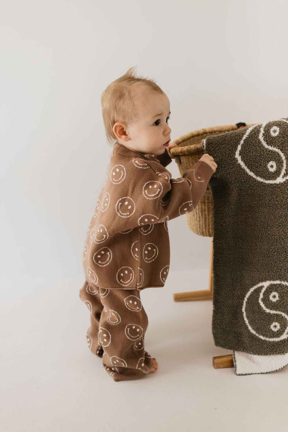 Sage Yin Yang plush blanket for babies, soft and cozy for comfort and warmth.