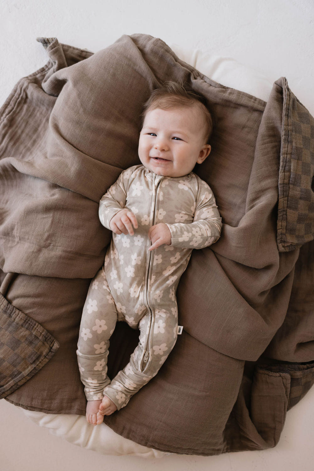 Bamboo zip pajamas in French gray floral design for babies, soft and stylish sleepwear.