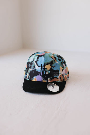 Children's trucker hat with Charli print, perfect for stylish little ones. Ideal for outdoor play and sun protection.