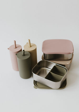Stainless steel and silicone bento box for babies, perfect for food storage and on-the-go meals.
