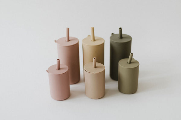 Colorful toddler cups with straw, perfect for little hands and easy sipping. Ideal for drinks and hydration.