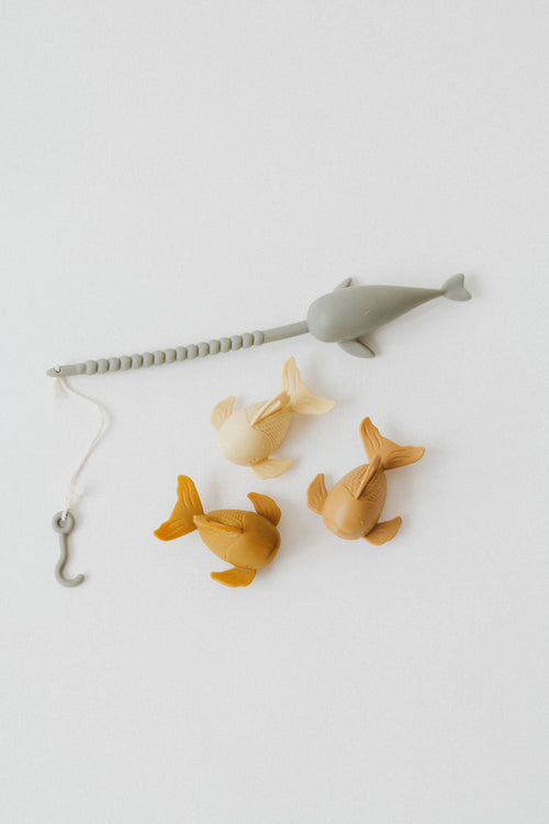 Colorful silicone fishing set for babies, perfect beach toy for fun sand play and outdoor adventures.