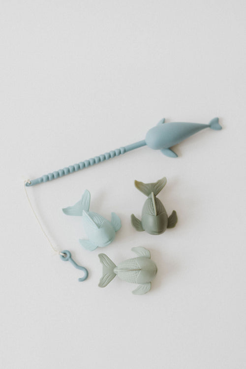 Colorful silicone fishing set for babies, perfect beach toy for sand play and outdoor fun.