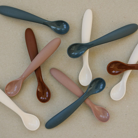 Silicone spoon set for babies, perfect feeding utensils for safe and easy mealtime.