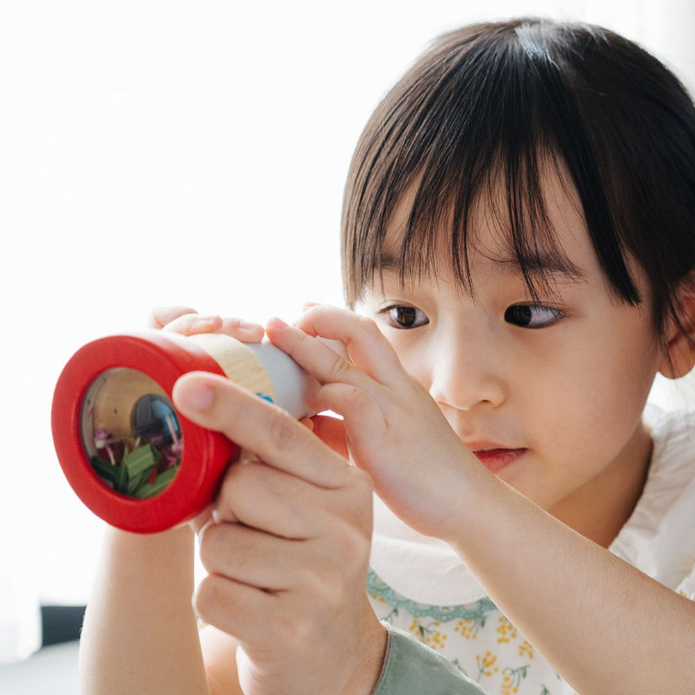 Colorful kaleidoscope for babies, promoting early learning and sensory play. Perfect for stimulating curiosity and creativity.