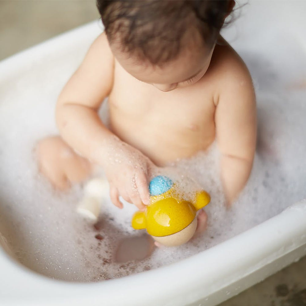 Colorful submarine bath toy for babies, perfect for fun and safe bathing experiences.