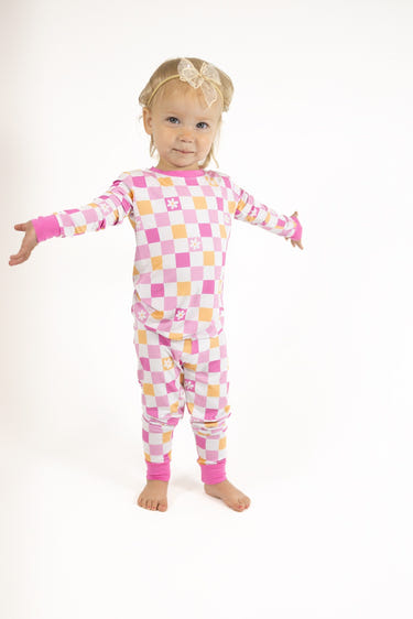 Lazy Daisy 2.0 Set for babies, featuring soft bedding and sleep essentials for a cozy nursery.