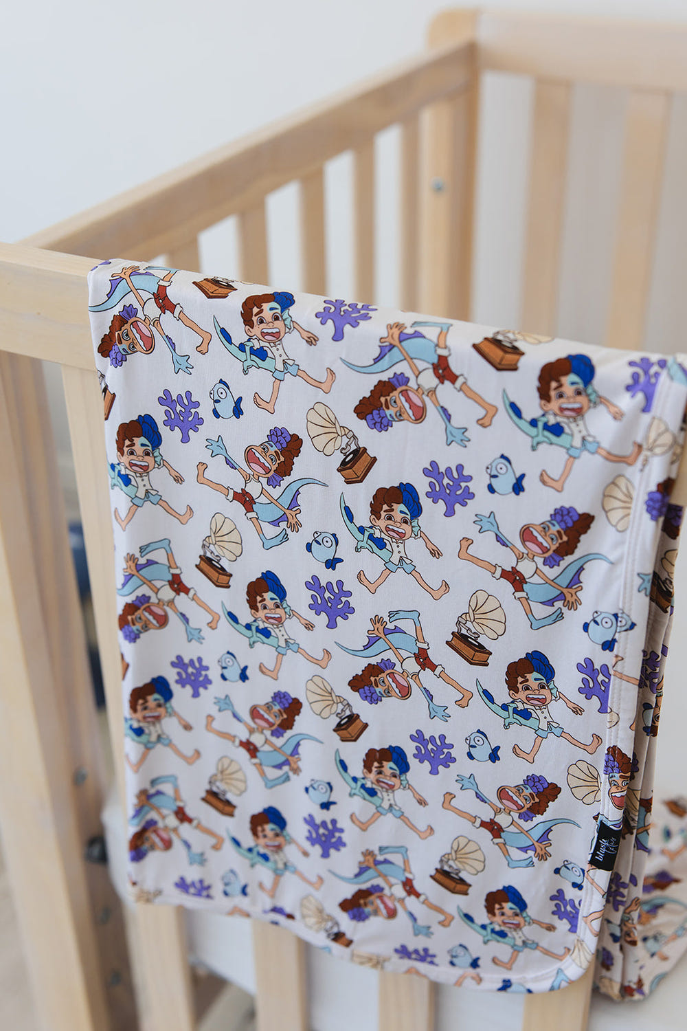 Lightweight Silenzio, Bruno! baby blanket for swaddling and comfort, perfect for newborns and infants.