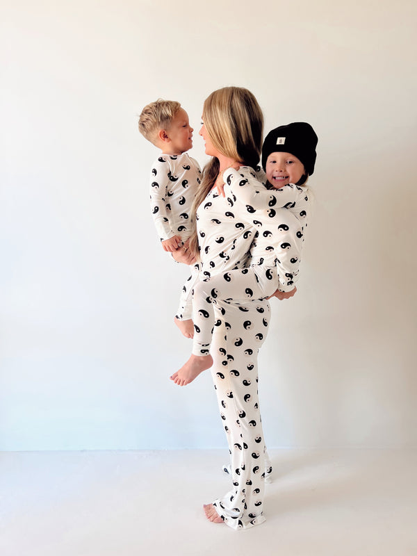 Women's Long Sleeve Bamboo Pajama | Black & White Yin Yang