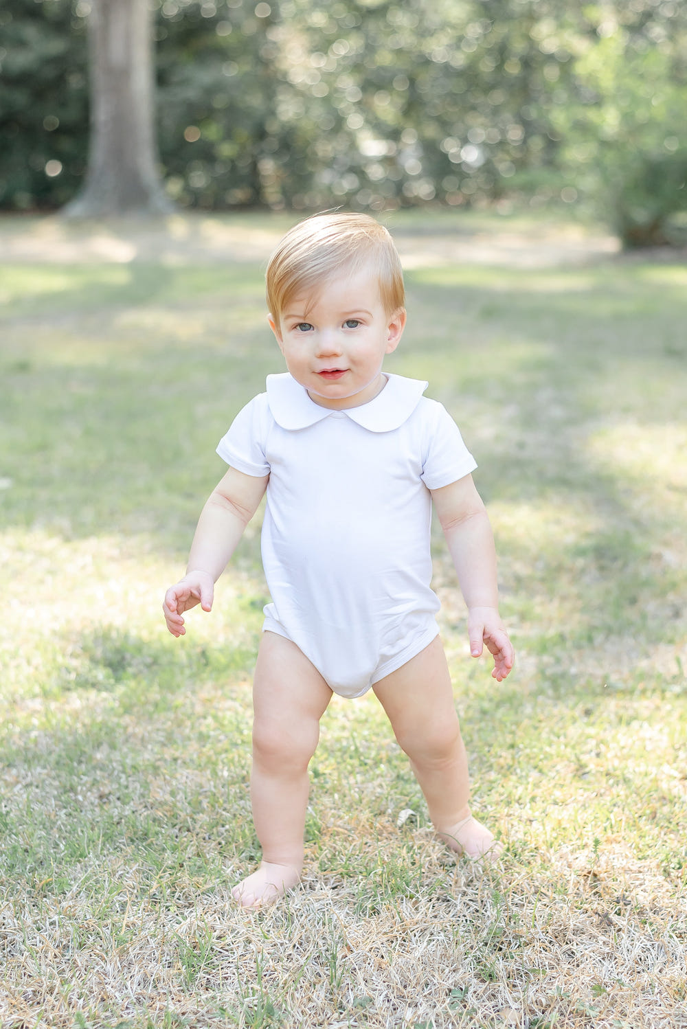 Short sleeve baby onesie in soft fabric, perfect for comfort and style. Ideal for everyday wear.