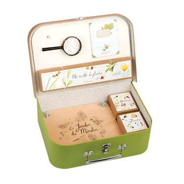 "Botanist suitcase for babies, perfect for exploring nature and outdoor adventures."
