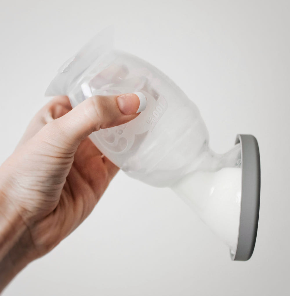 Haakaa Silicone Breast Pump Lid in Grey - Essential accessory for breastfeeding and pumping convenience.