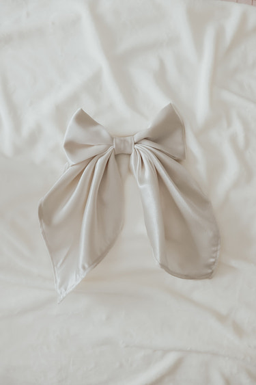 Ivorie Holiday Luxury Large Bow Clip