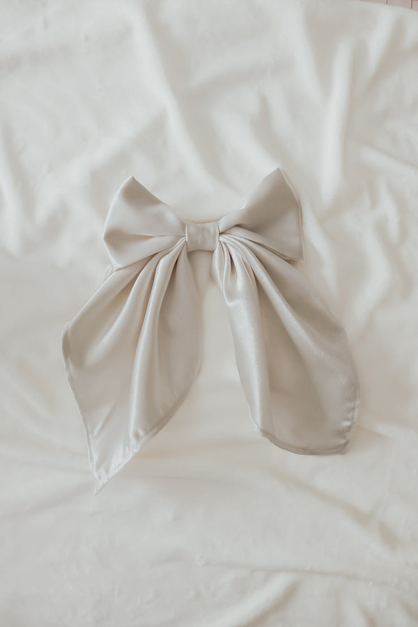 Ivorie Holiday Luxury Large Bow Clip