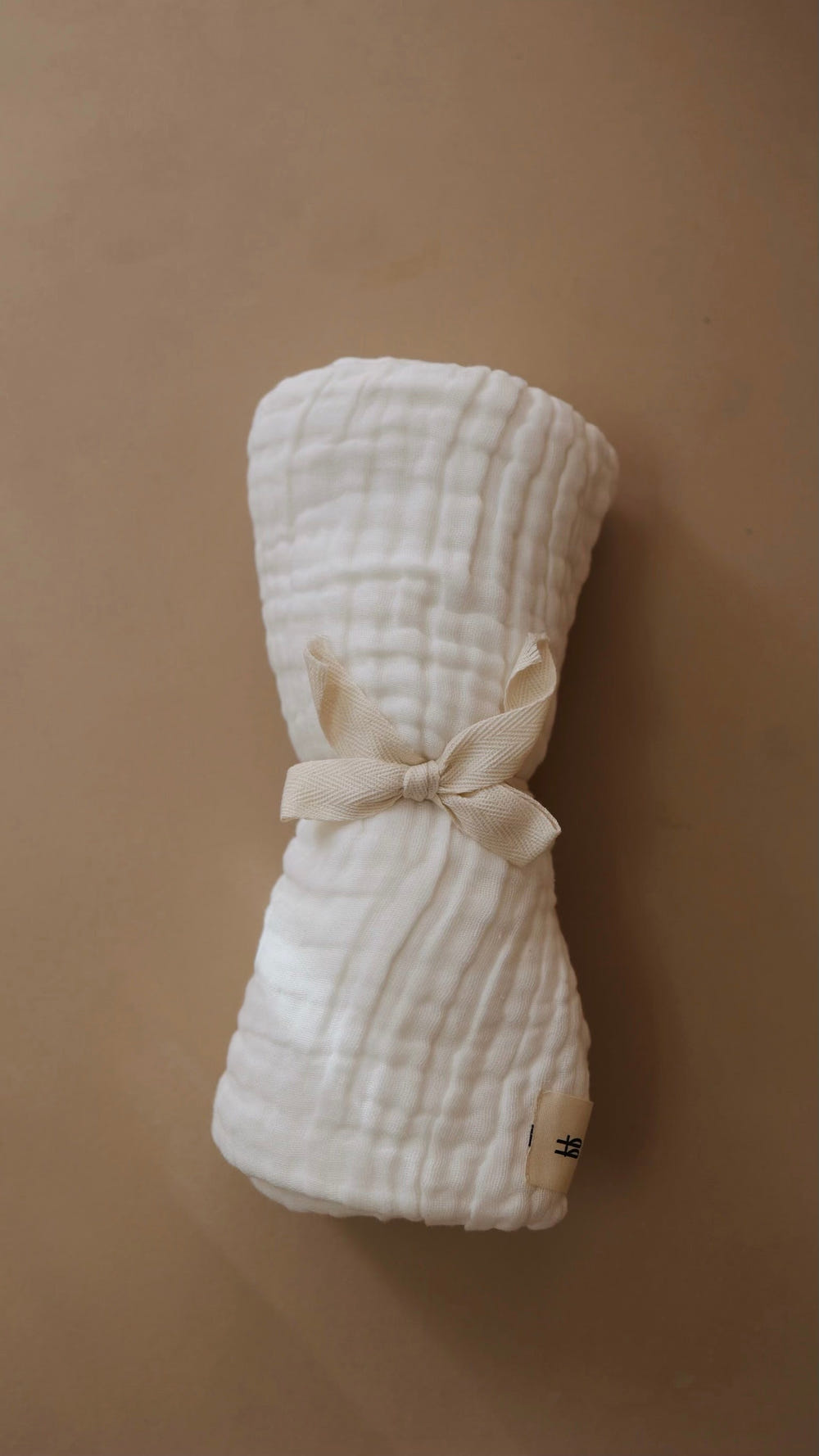 Soft cloud-patterned quilt swaddle for babies, perfect for cozy sleep and comfort.
