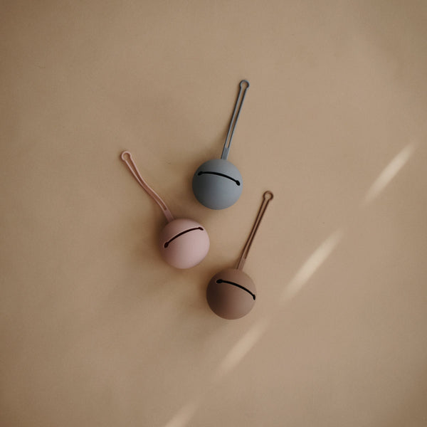 Silicone pacifier case in angle 49, perfect for keeping pacifiers clean and safe for your baby.