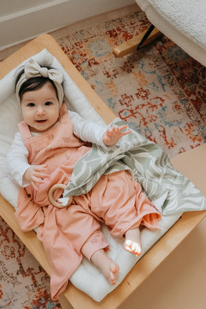 Peony Ribbed Stretch Swaddle