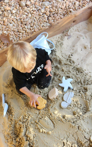 Silicone Sand bucket with toys and shovel
