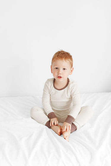 Oatmeal ribbed two-piece baby set, perfect for comfort and style. Ideal for everyday wear.