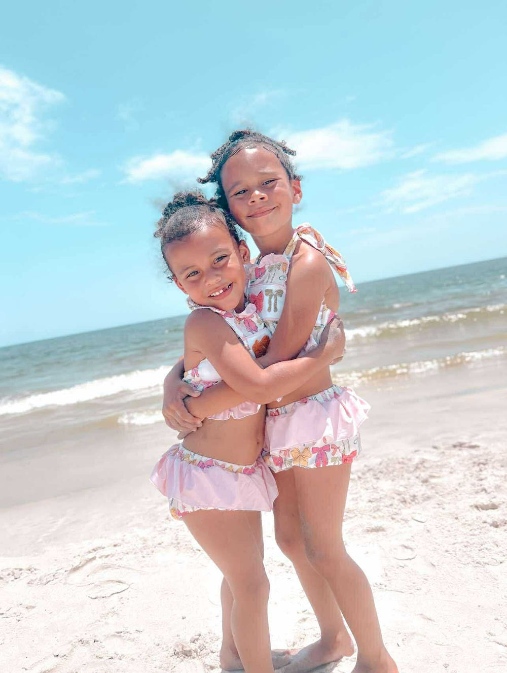 Pink bows two-piece swimsuit for babies, perfect for summer fun and playtime in the water.