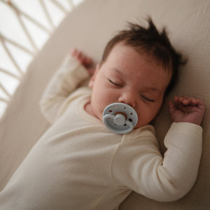 Mushie FRIGG Moon Natural Rubber Pacifier 2-Pack Soft Colors