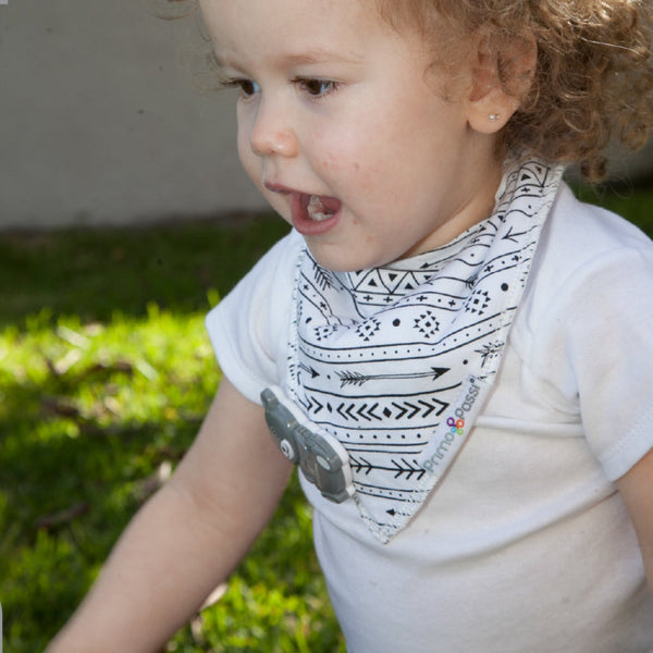 Primo Passi Bandana Bibs White Arrows 2-Pack 0-9M