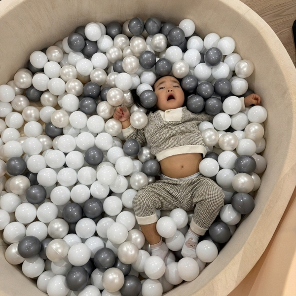 Oversized Ball Pit with 400 BPA-Free Balls