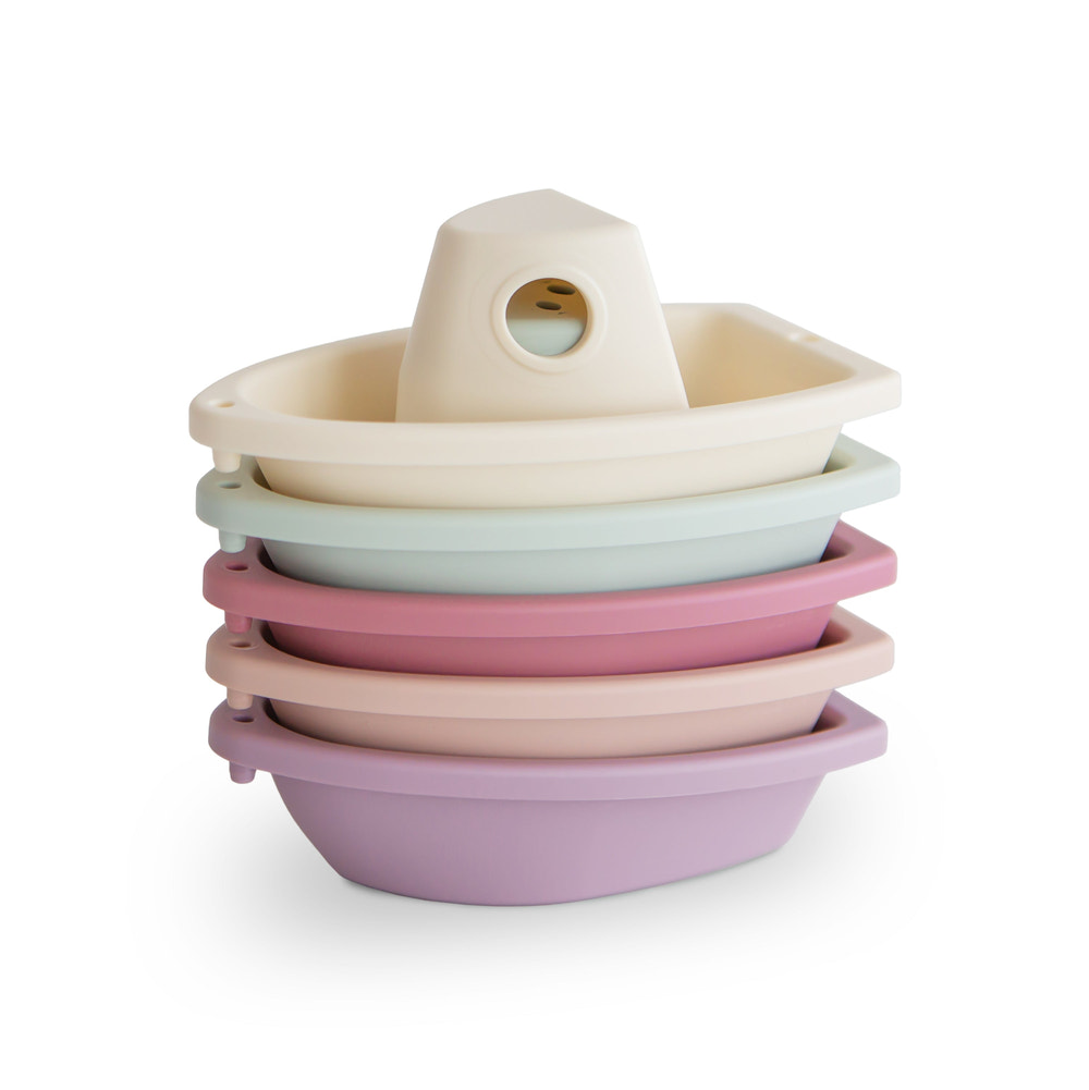 Colorful bath boats for toddlers, perfect for fun and imaginative play during bath time.