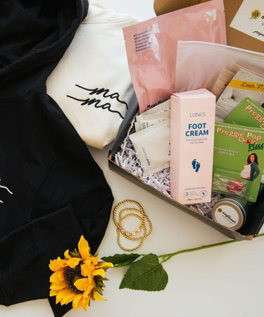 "First Pregnancy Bundle: Essential baby gift set for expecting parents, featuring must-have items for newborn care."