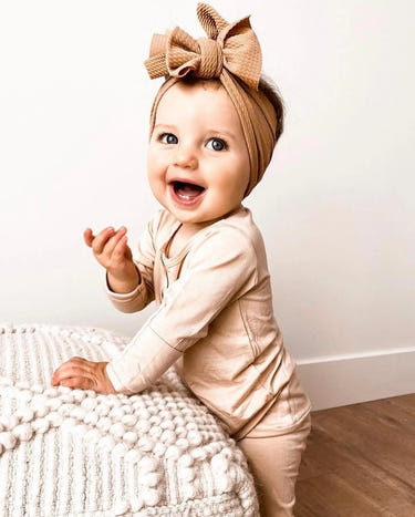 Cute baby bows hair accessories for infants, perfect for adding style to your little one's outfit.