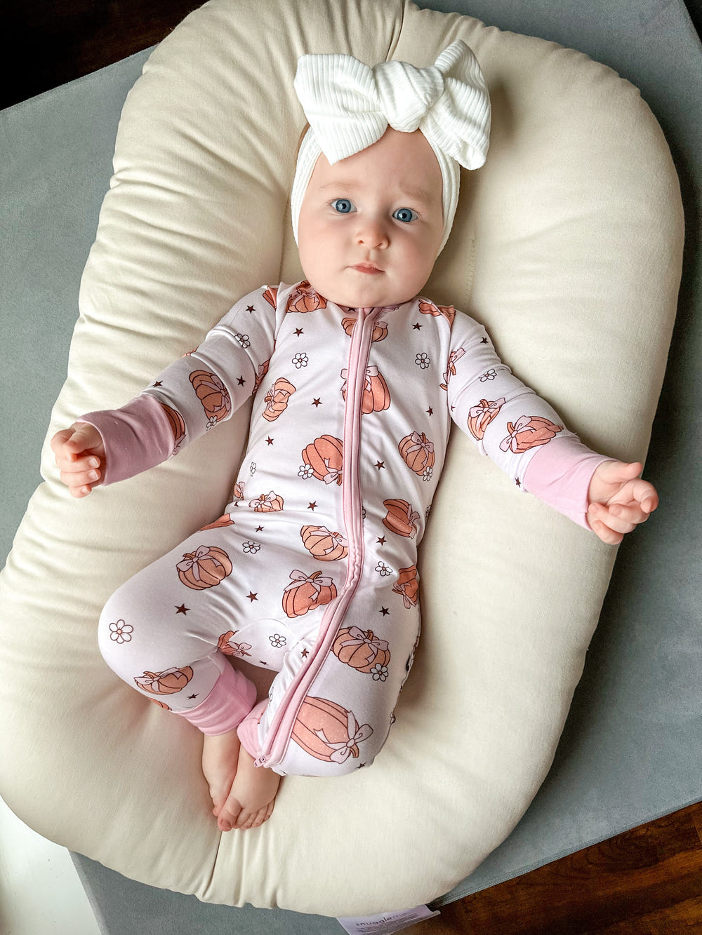 Sweet Dreams Pumpkin Zippy: Cozy baby bedding for peaceful sleep, featuring a charming pumpkin design.