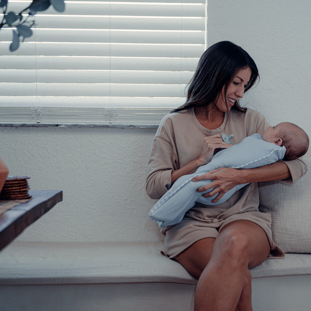 Easy Zipper Swaddle Blankets in Blue for comfortable and secure baby swaddling. Perfect for newborns.