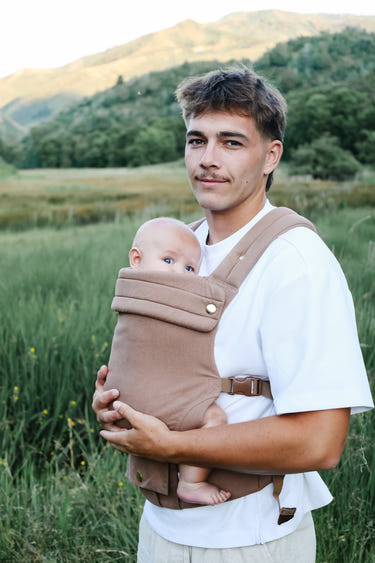 Monroe x Coco Desert Cotton Linen Baby Carrier for infants 7-35 lbs, stylish and comfortable for parents and babies.