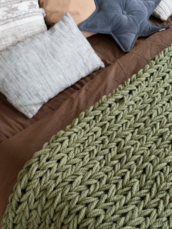 Chunky Knit Blanket in Khaki
