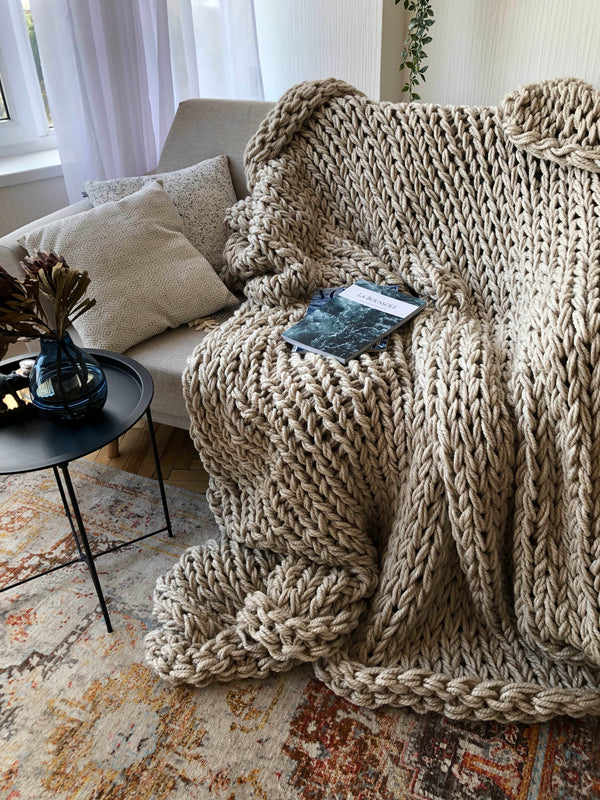 Chunky Knit Blanket in Oatmeal