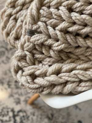 Chunky Knit Blanket in Oatmeal
