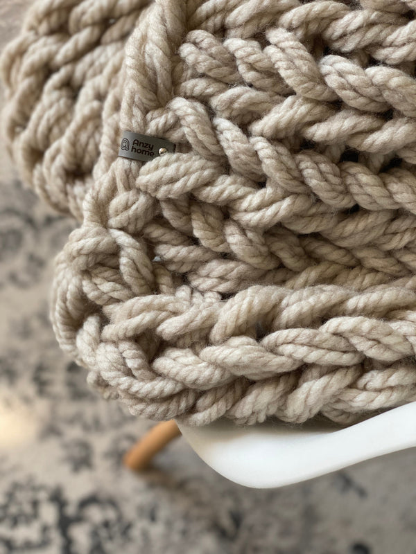 Chunky Knit Blanket in Oatmeal