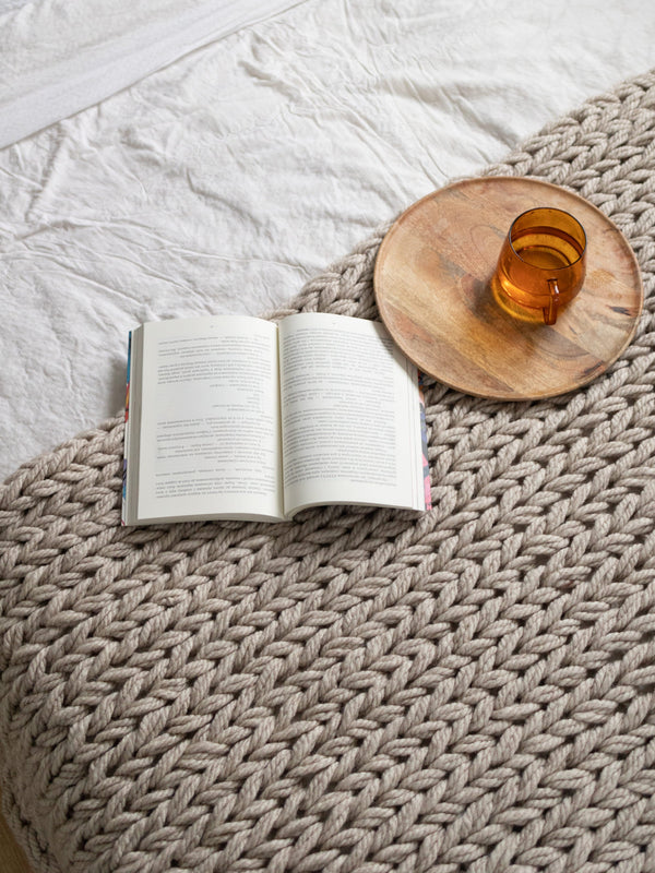 Chunky Knit Blanket in Oatmeal