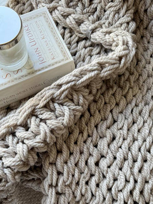 Chunky Knit Blanket in Oatmeal