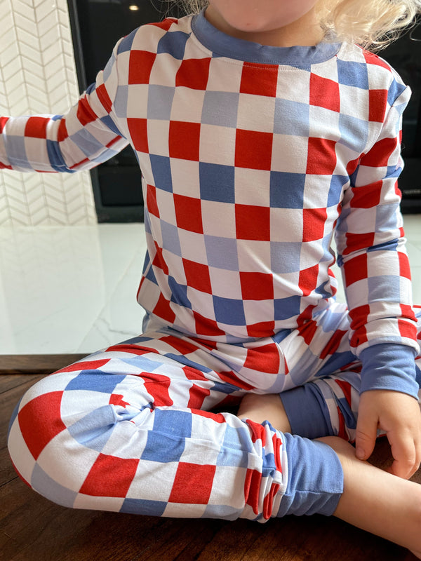 RWB Check Set for babies, cozy bedding and sleep essentials in a stylish check pattern, viewed from angle 2.