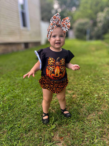 Pumpkin bow flutter leo for babies - adorable, playful design perfect for toys and entertainment.
