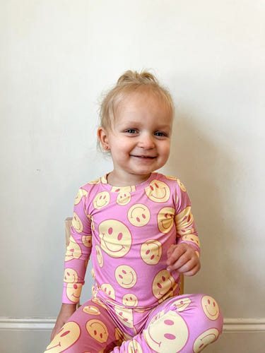Pink Lemonade Set bedding for babies, featuring soft pastel colors and playful designs for a cozy sleep environment.