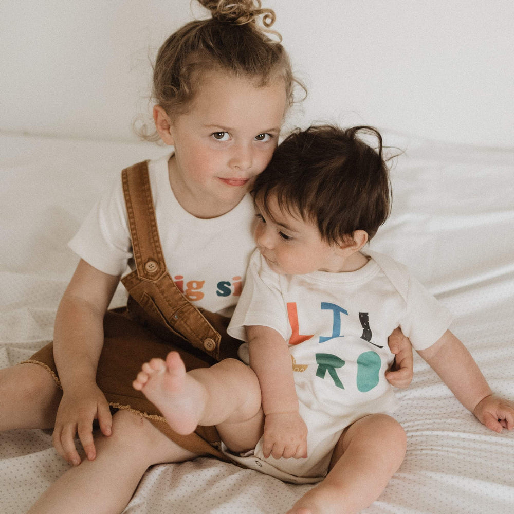 "Graphic bodysuit for baby 'Lil Bro' - Short Sleeve Bodysuit, perfect for little brothers."