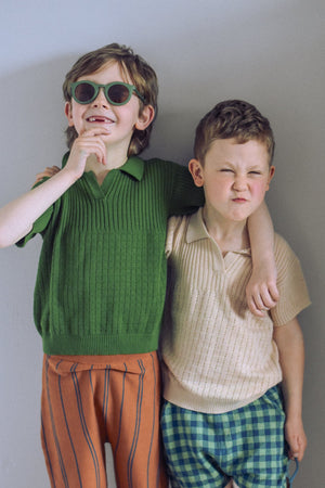 Classic sustainable sunglasses for kids aged 3-8, plant-based, bendable, polarized, shown at angle 19.