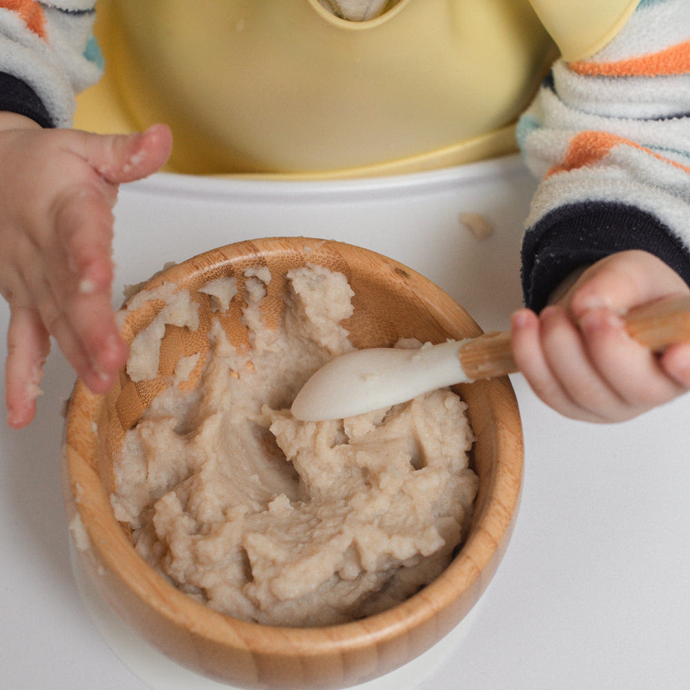 Holle Organic Whole Grain Oat Cereal 6 Pack for babies - nutritious, healthy breakfast option.