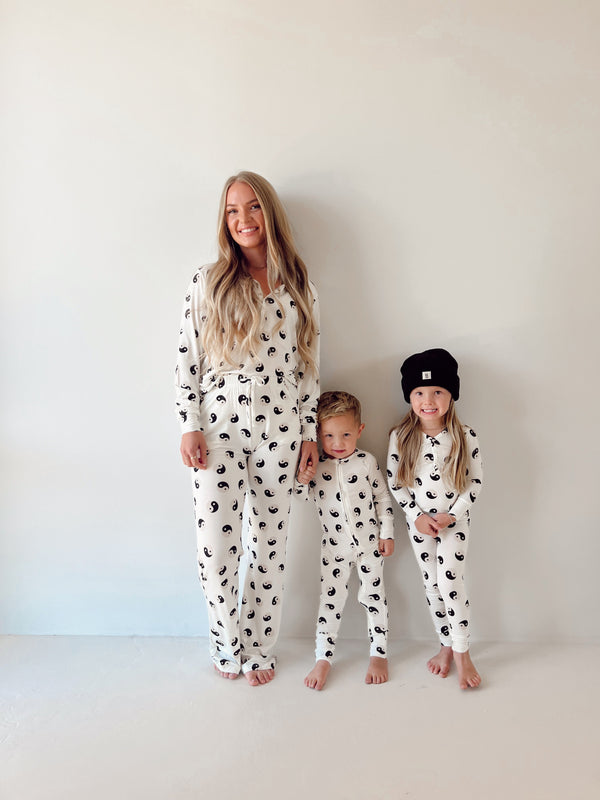 Women's Long Sleeve Bamboo Pajama | Black & White Yin Yang